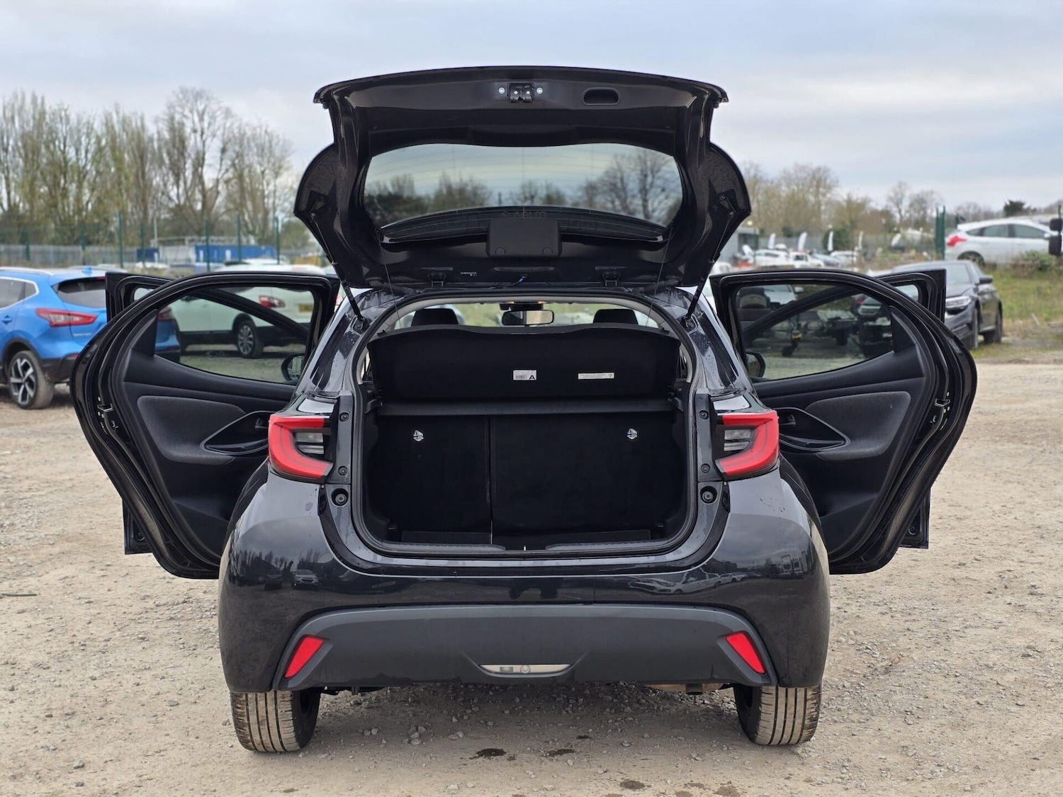 Used Toyota Yaris 2021 for sale - 77628884: Photo 35