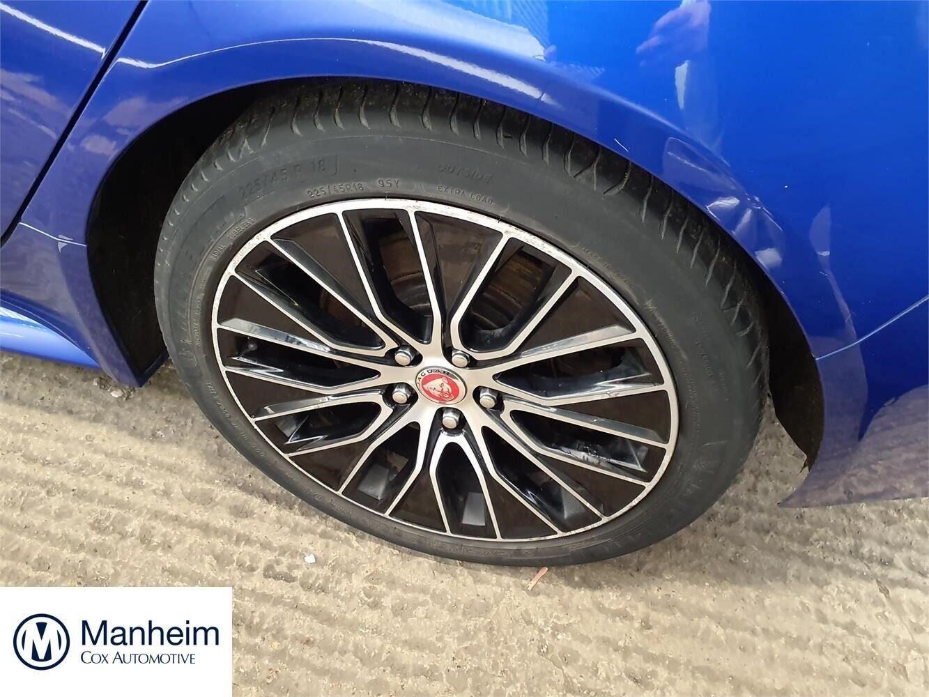 Used Jaguar XE 2019 for sale - 77935850: Photo 2