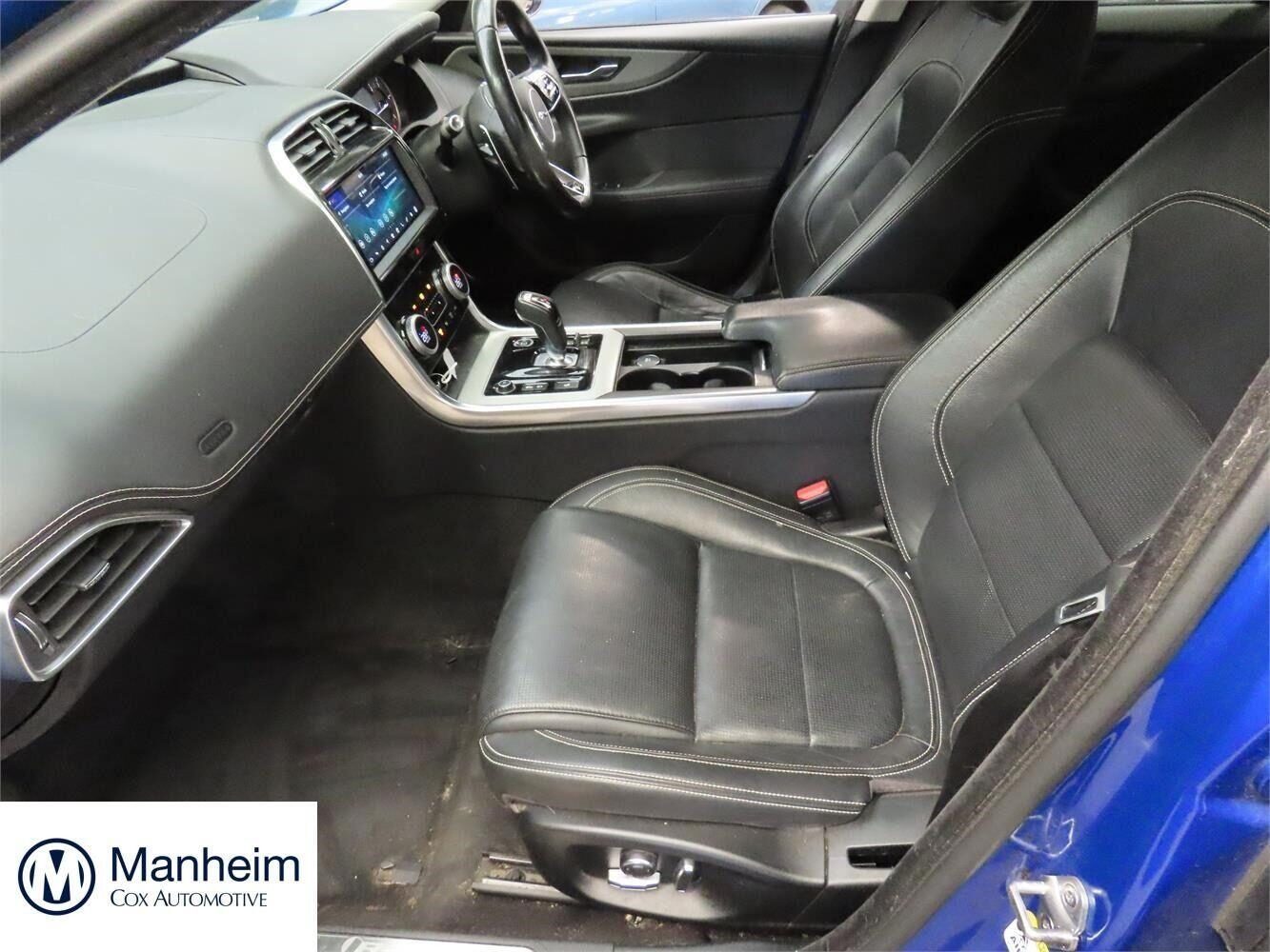 Used Jaguar XE 2019 for sale - 77935850: Photo 4