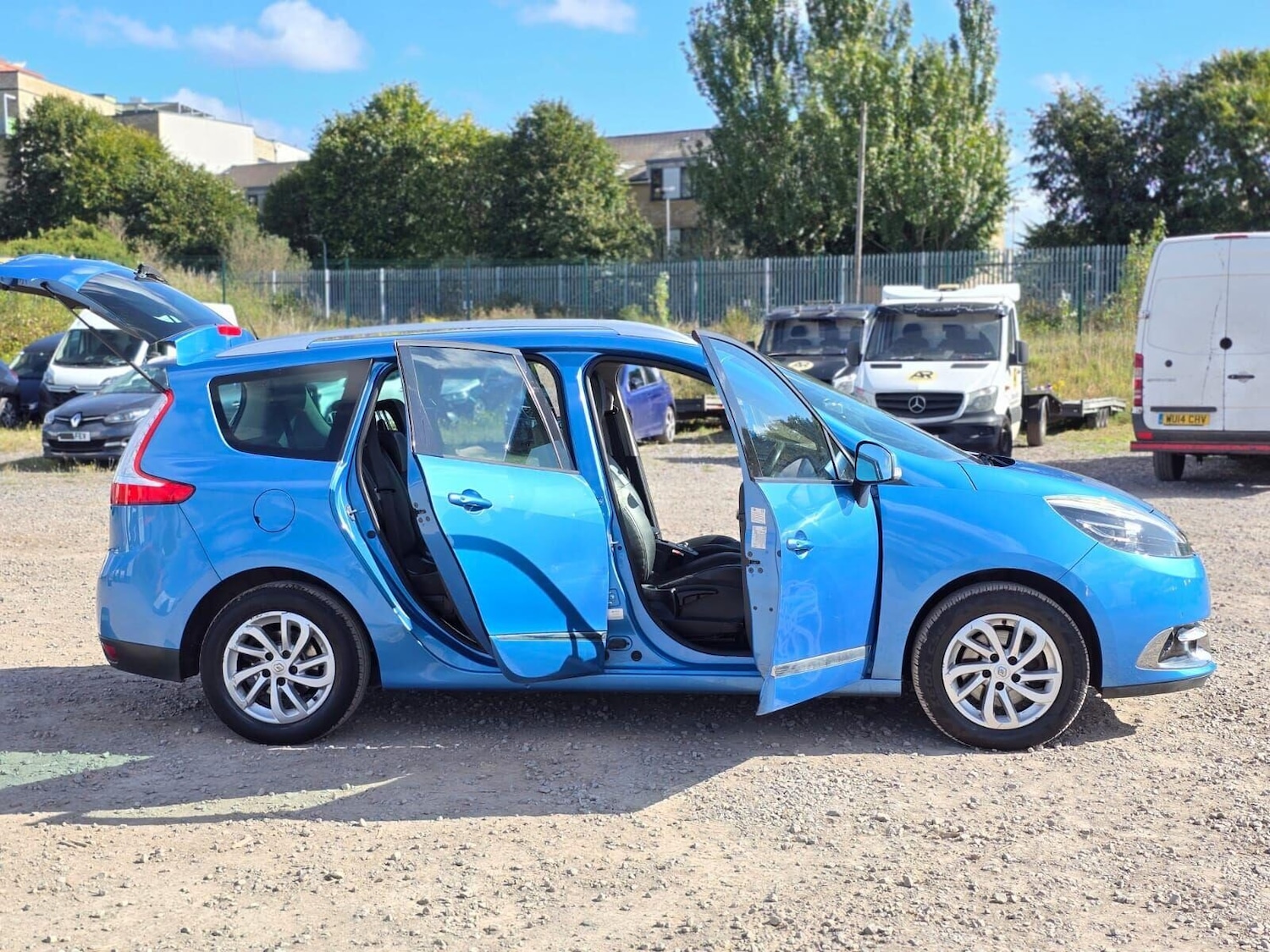 Used Renault Grand Scenic 2015 for sale - 76037339: Photo 14