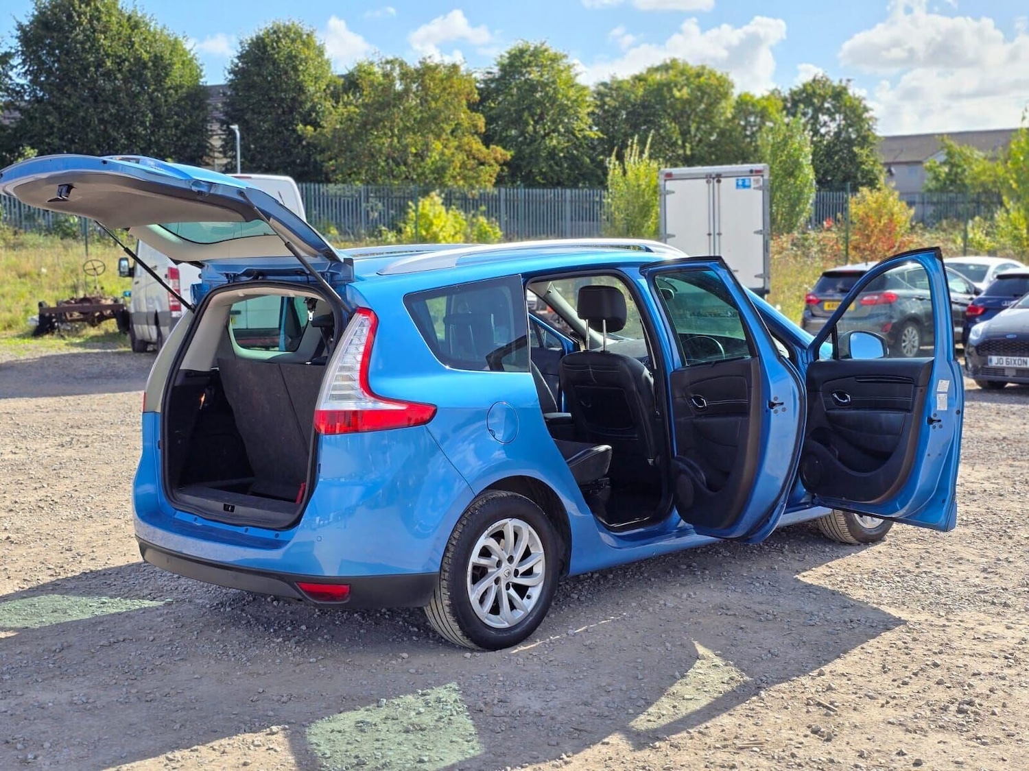 Used Renault Grand Scenic 2015 for sale - 76037339: Photo 16