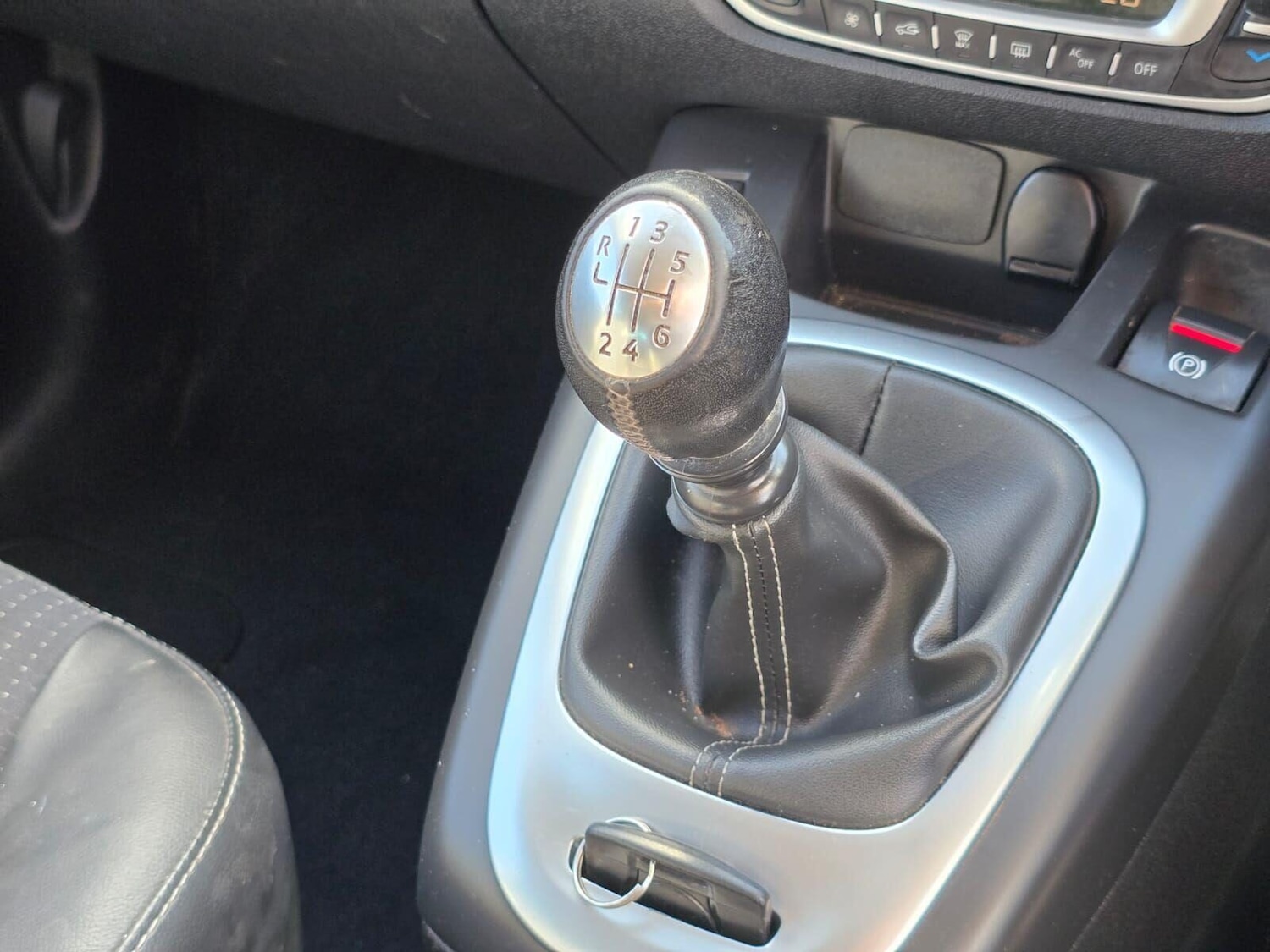 Used Renault Grand Scenic 2015 for sale - 76037339: Photo 18