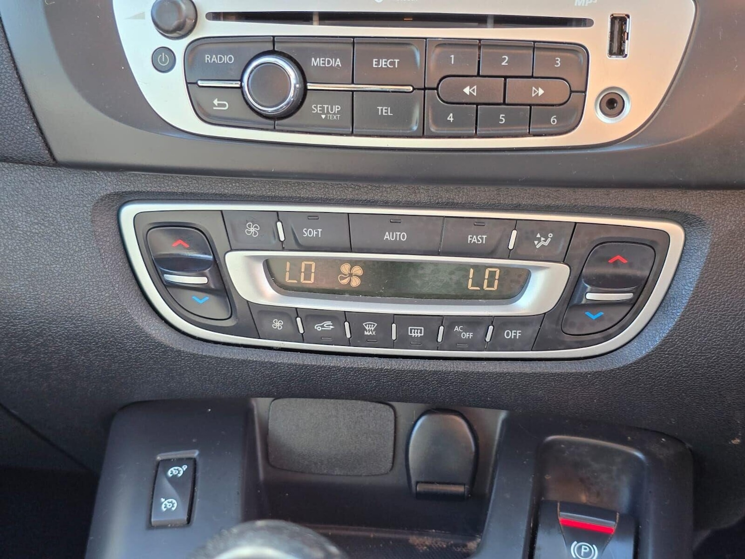 Used Renault Grand Scenic 2015 for sale - 76037339: Photo 28