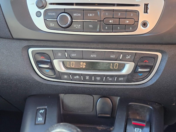 Used Renault Grand Scenic 2015 for sale - 76037339: Photo 28