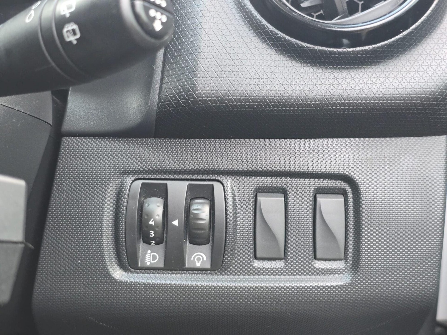 Used Renault Clio 2014 for sale - 77649956: Photo 27