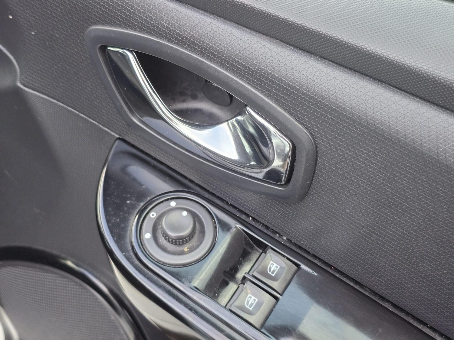 Used Renault Clio 2014 for sale - 77649956: Photo 28