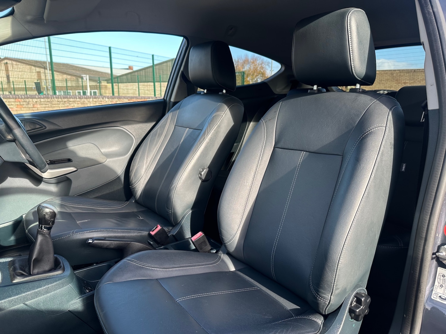 Used Ford Fiesta 2010 for sale - 76624800: Photo 14