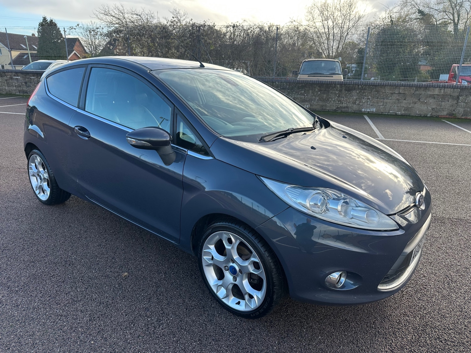 Used Ford Fiesta 2010 for sale - 76624800: Photo 2