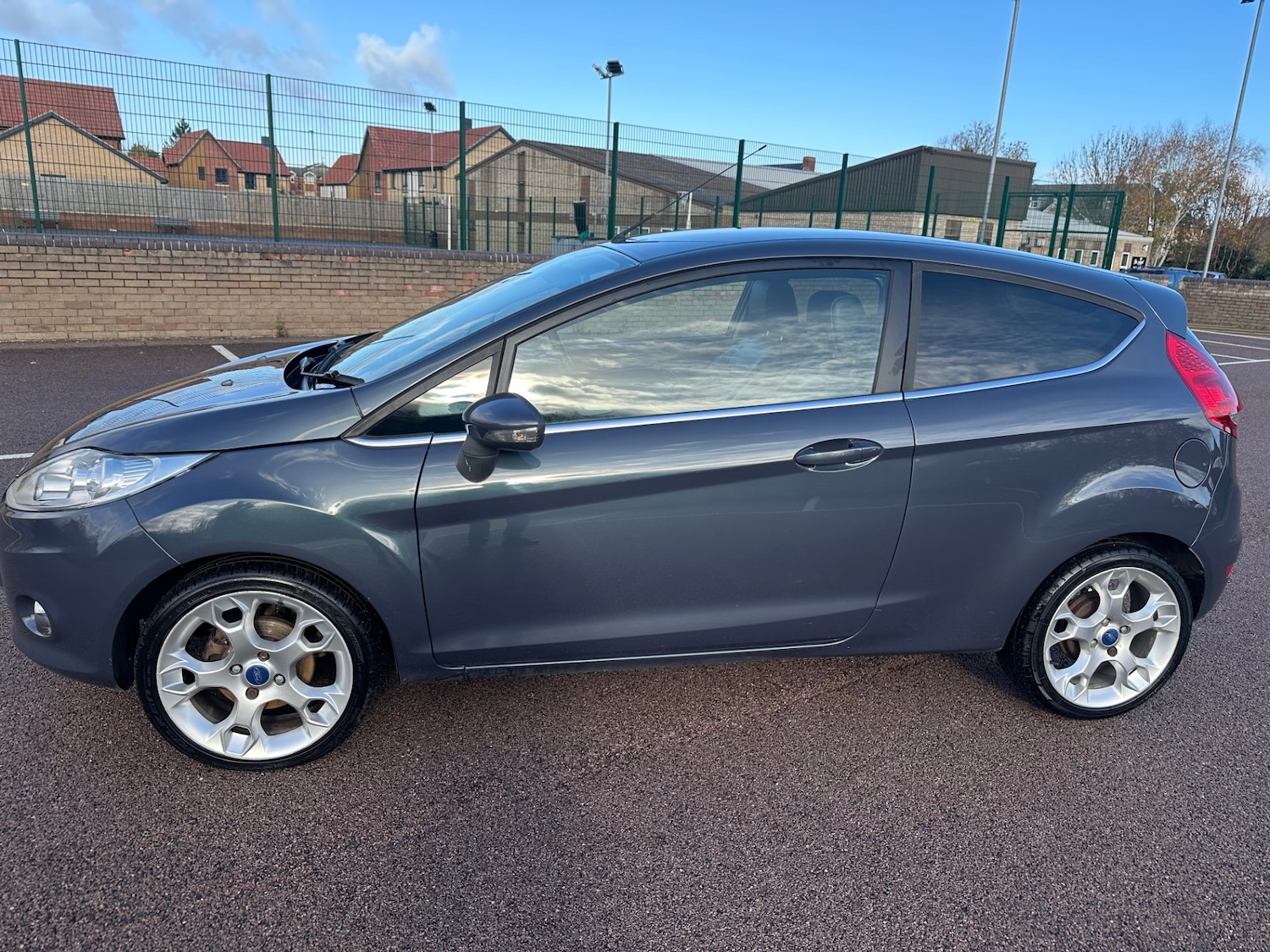 Used Ford Fiesta 2010 for sale - 76624800: Photo 5