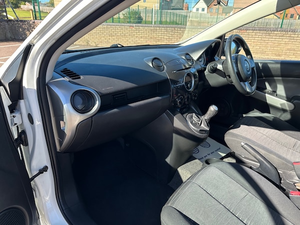 Used Mazda Mazda2 2010 for sale - 76211958: Photo 9