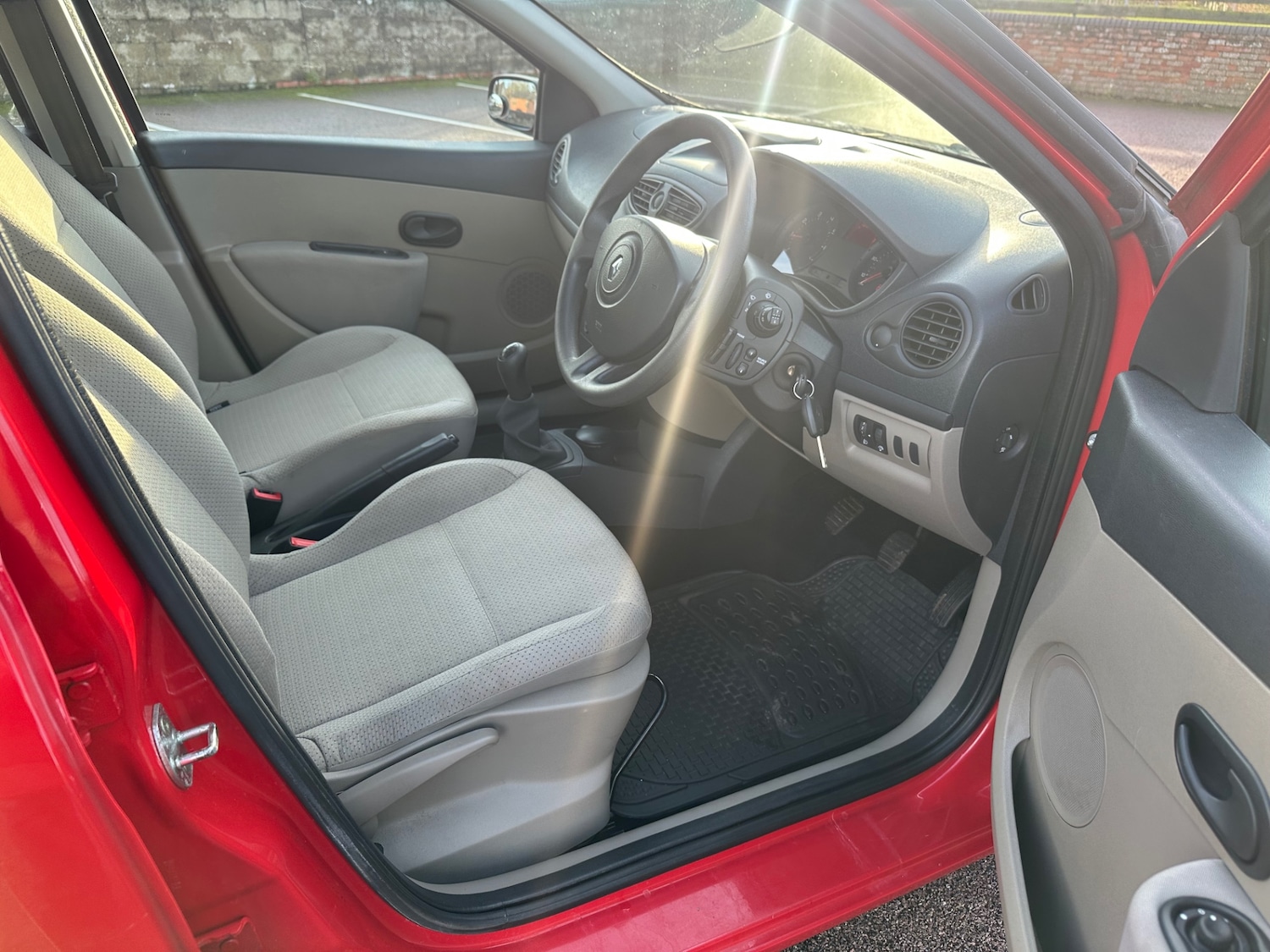 Used Renault Clio 2006 for sale - 76739329: Photo 19