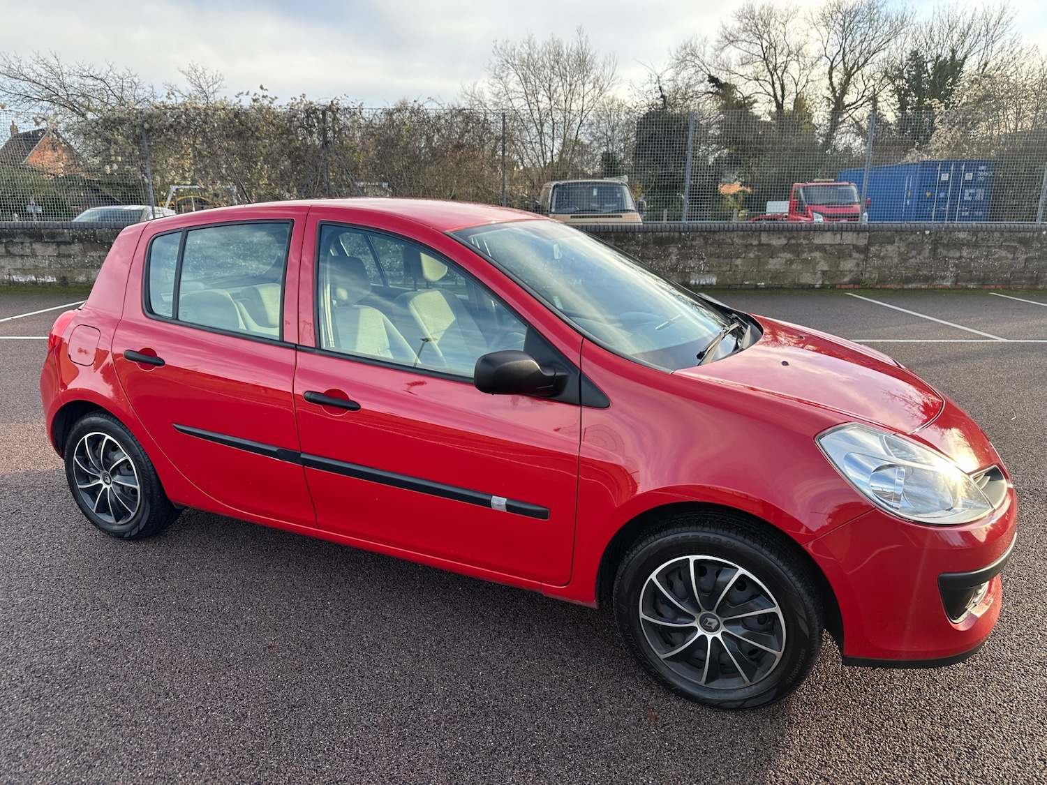 Used Renault Clio 2006 for sale - 76739329: Photo 2