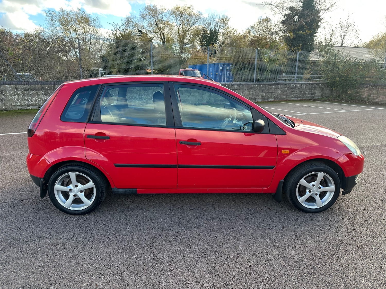 Used Ford Fiesta 2004 for sale - 76449856: Photo 4