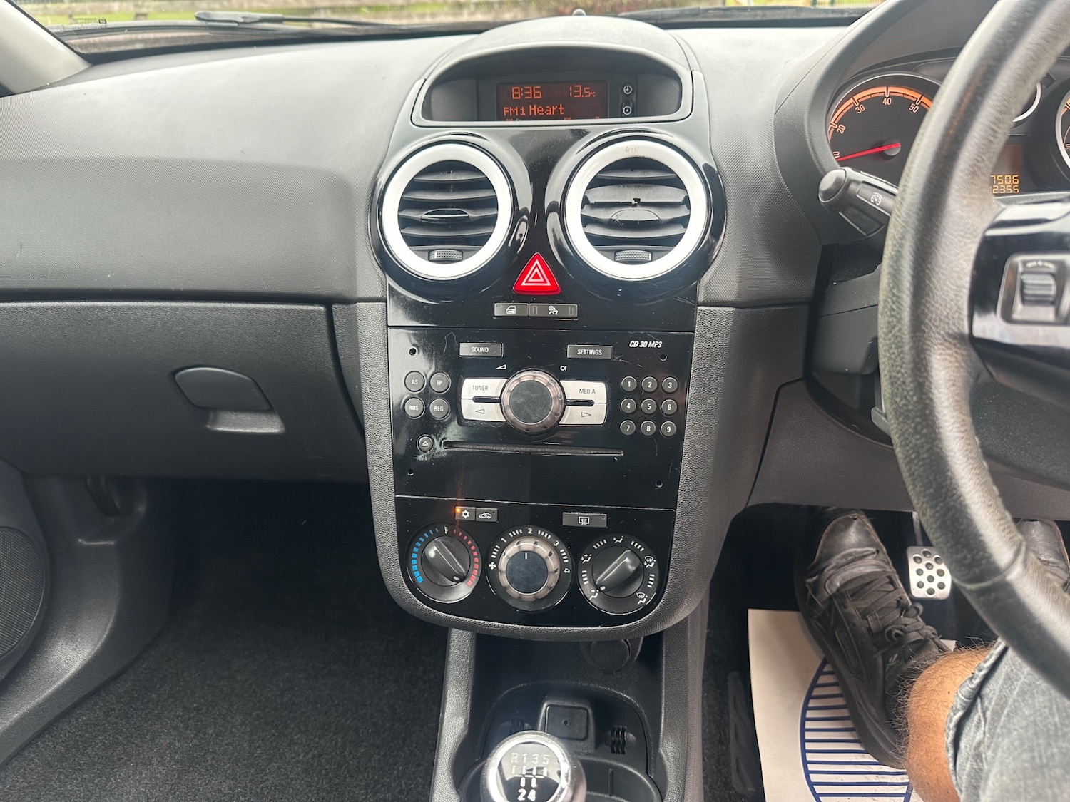 Used Vauxhall Corsa 2013 for sale - 76212121: Photo 19