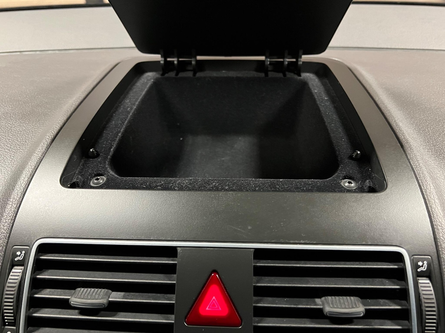 Used Volkswagen Touran 2013 for sale - 77025993: Photo 23