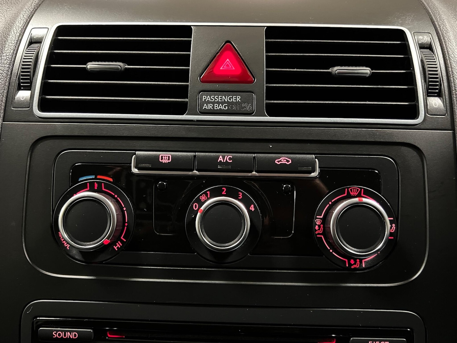 Used Volkswagen Touran 2013 for sale - 77025993: Photo 24