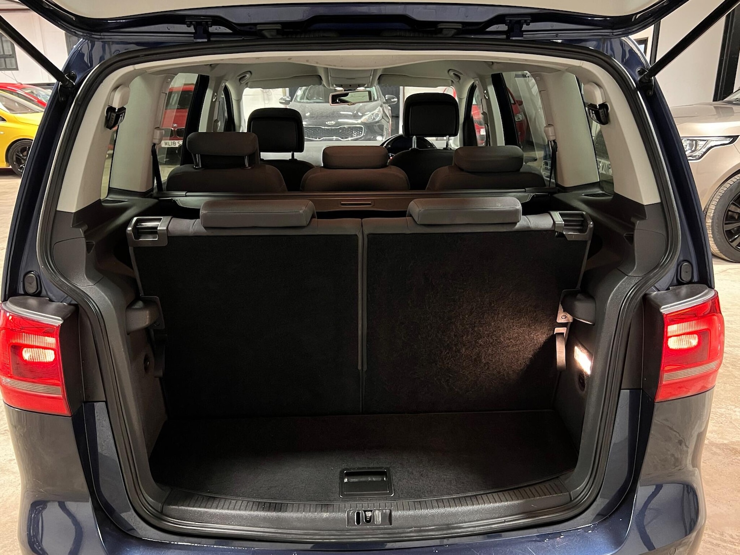 Used Volkswagen Touran 2013 for sale - 77025993: Photo 39