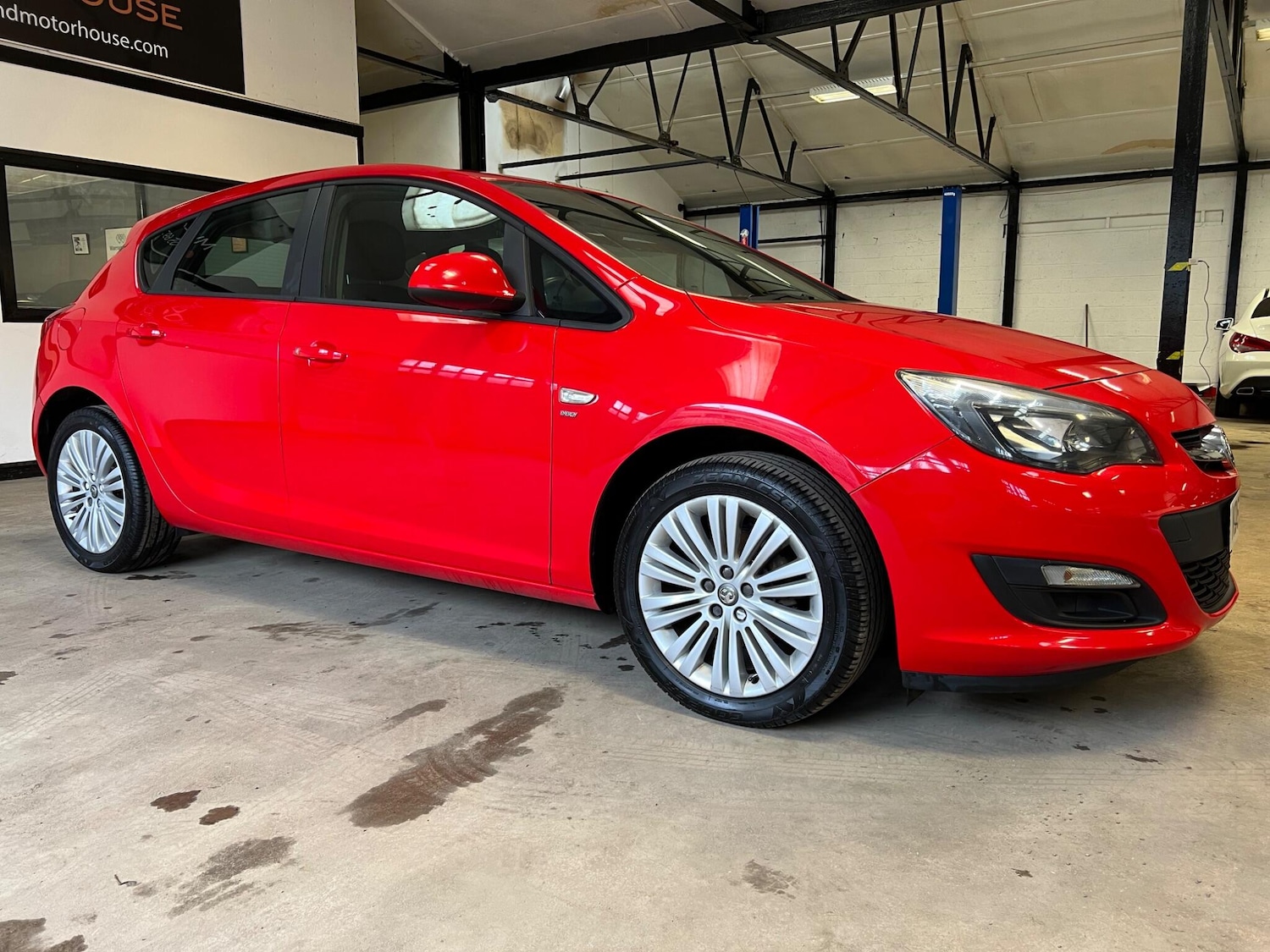 Used Vauxhall Astra for sale - 77705354: Photo 3