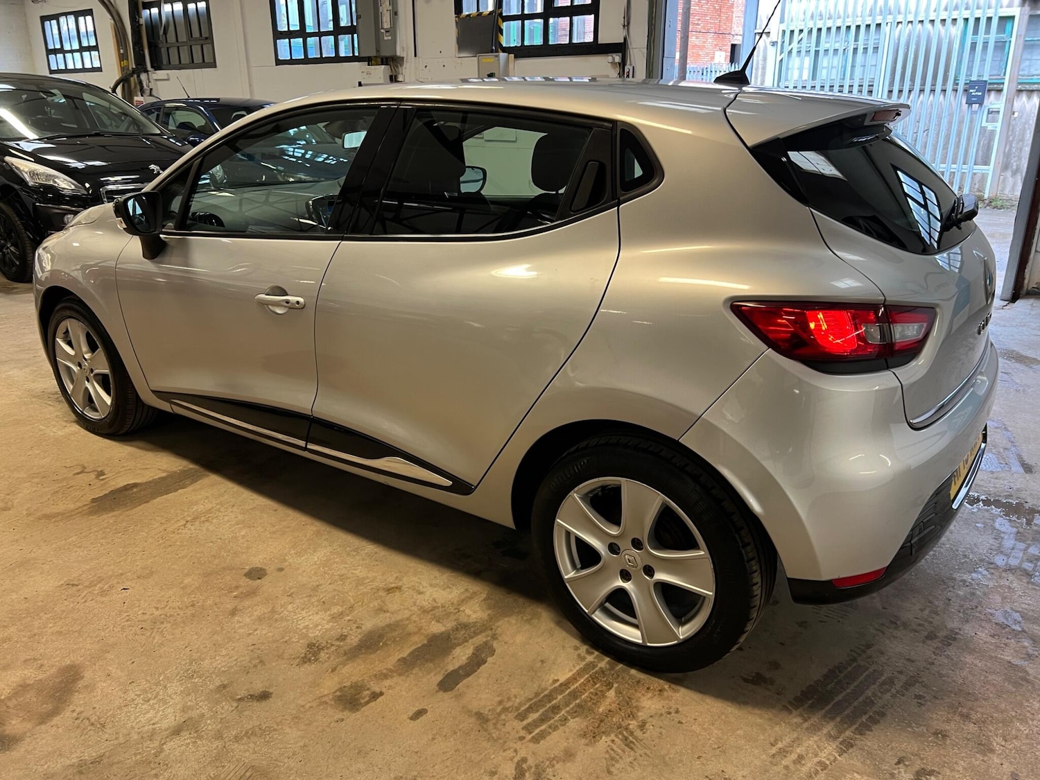 Used Renault Clio 2013 for sale - 77646516: Photo 23