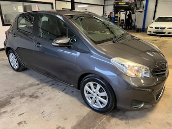 Used Toyota Yaris 2013 for sale - 77496812: Photo