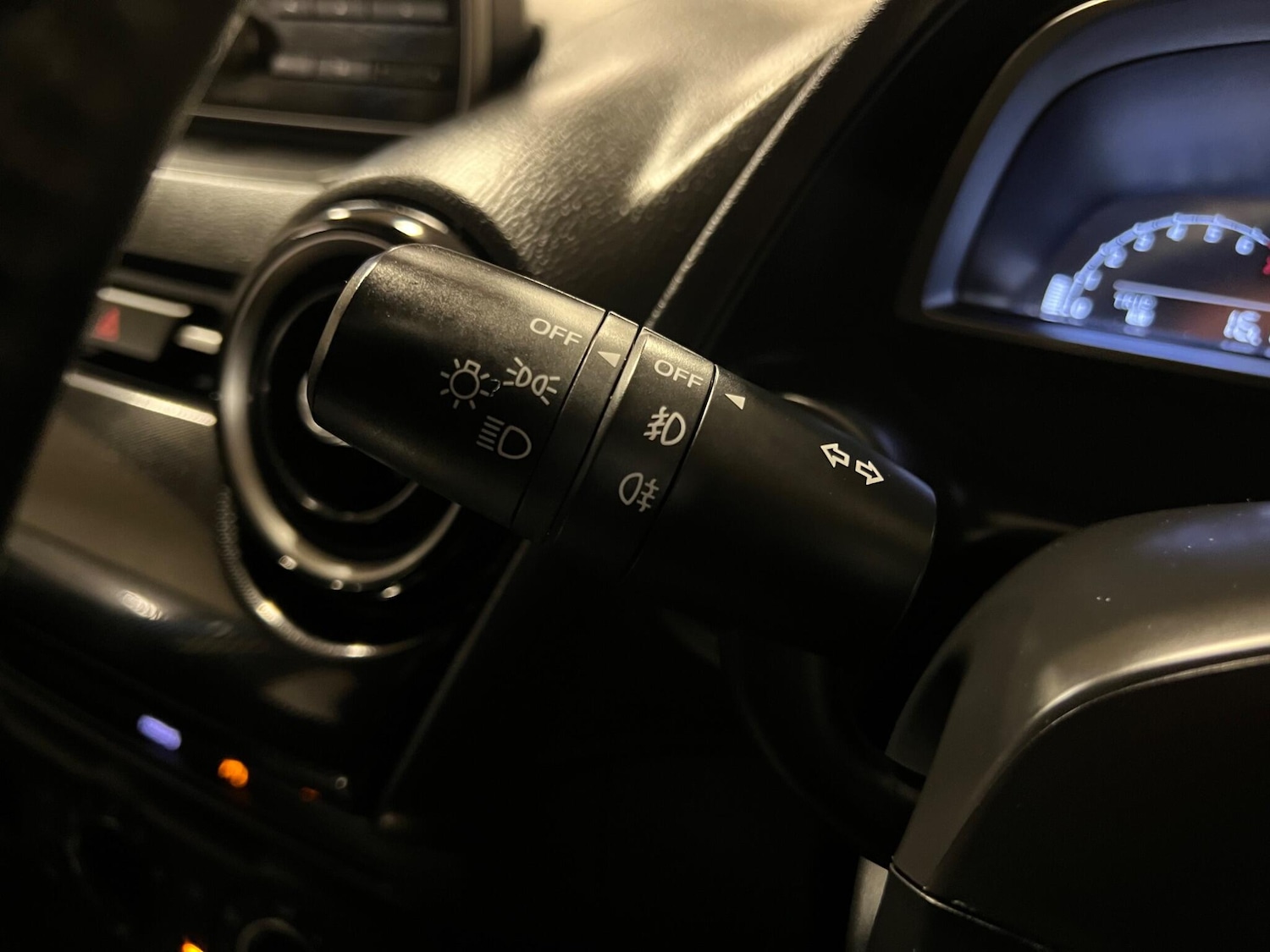 Used Mazda Mazda2 2016 for sale - 77025990: Photo 16