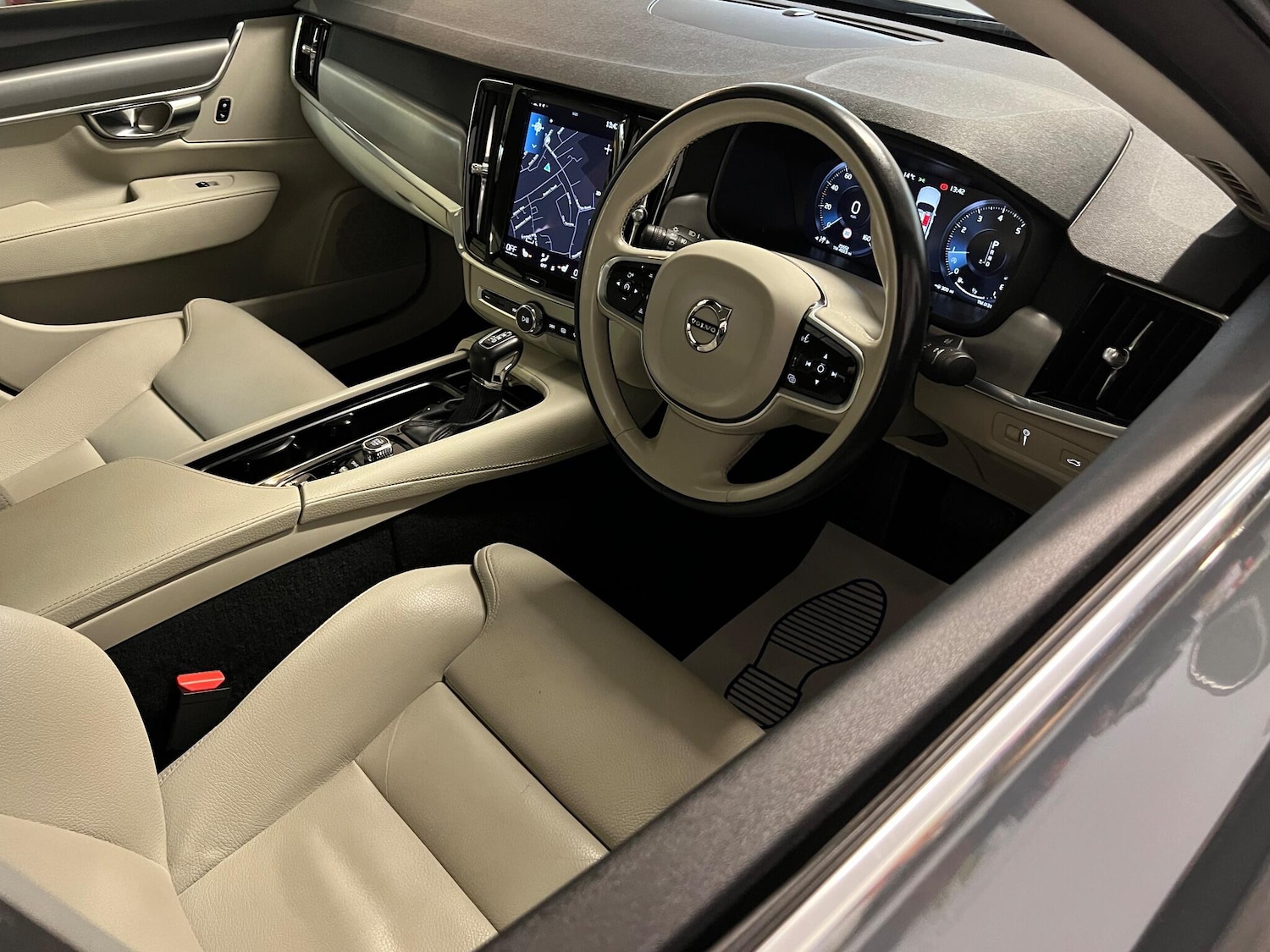 Used Volvo S90 2020 for sale - 77025989: Photo 35