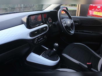 Used Hyundai i10 2022 for sale - 77151429: Photo