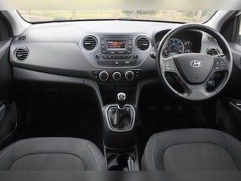 Used Hyundai i10 2019 for sale - 77630830: Photo