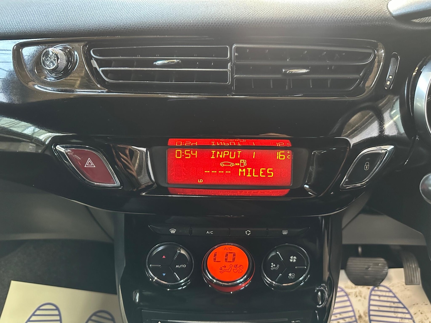 Used Citroen DS3 2010 for sale - 77695661: Photo 20