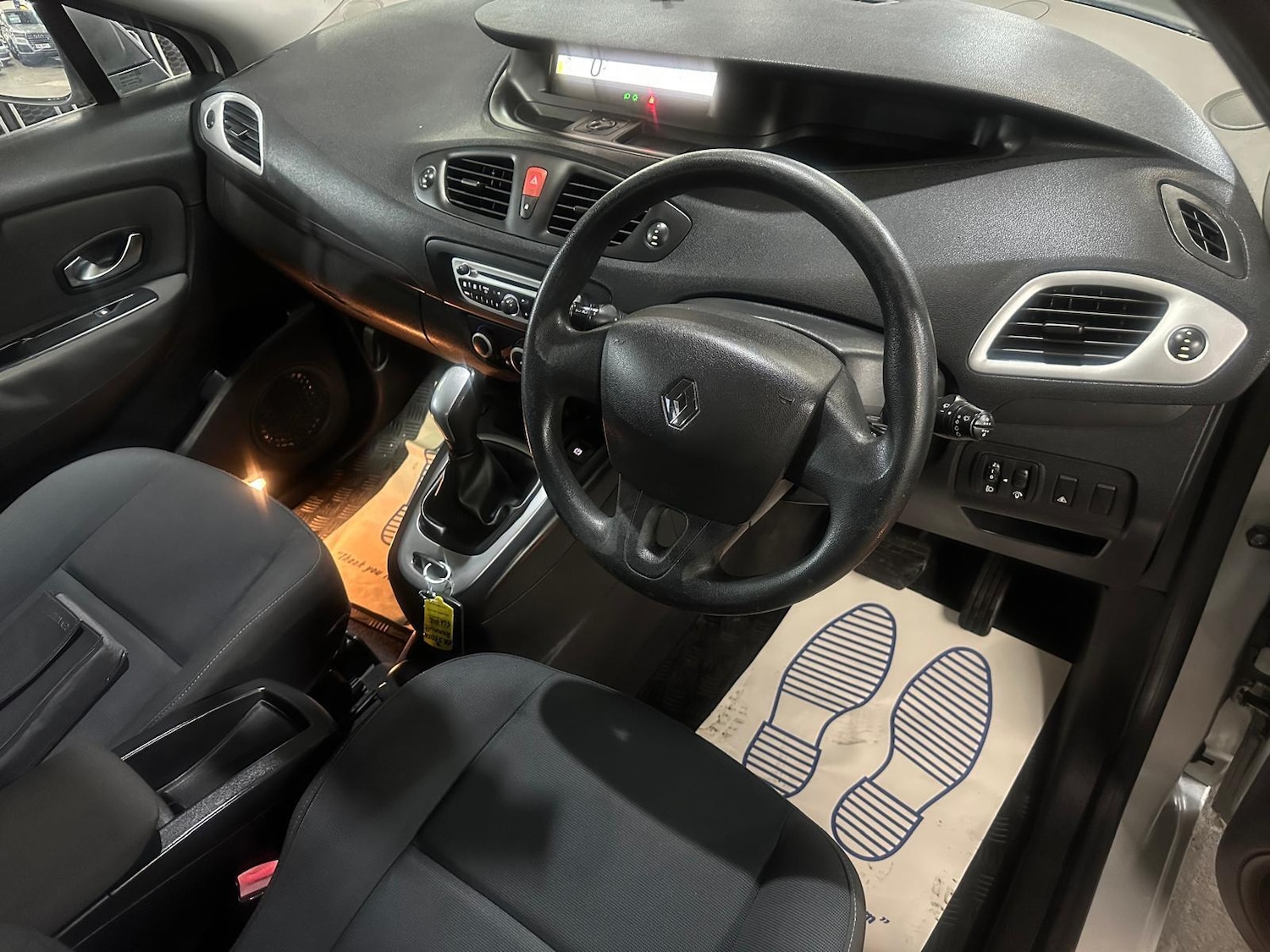 Used Renault Scenic 2009 for sale - 76715545: Photo 12