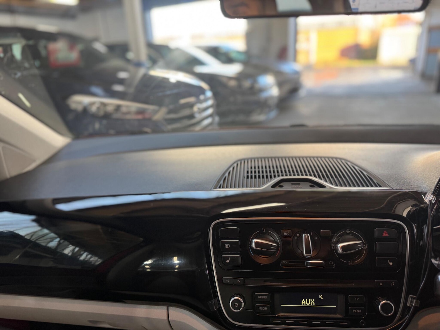 Used Volkswagen up! 2013 for sale - 76913892: Photo 38