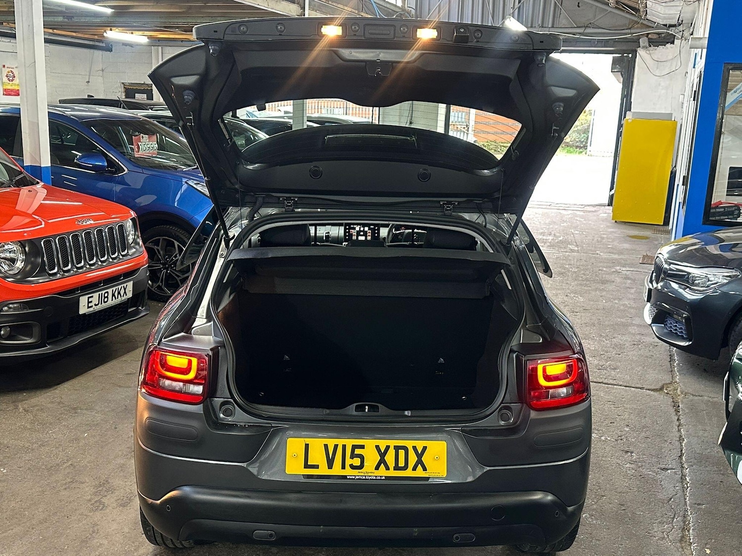 Used Citroen C4 Cactus for sale - 76742827: Photo 36