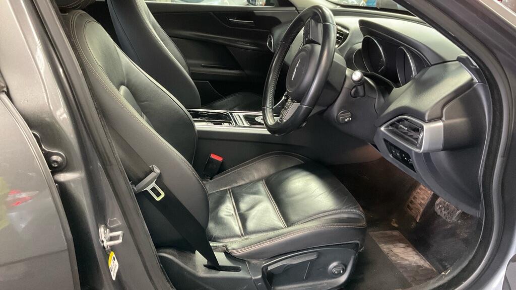 Used Jaguar XE 2015 for sale - 77315459: Photo 15