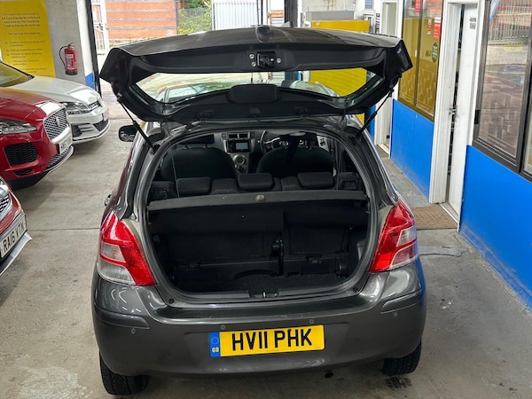 Used Toyota Yaris 2011 for sale - 75298168: Photo 10