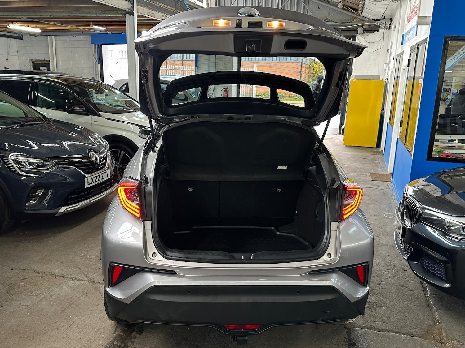 Used Toyota C-HR 2017 for sale - 76326409: Photo 37