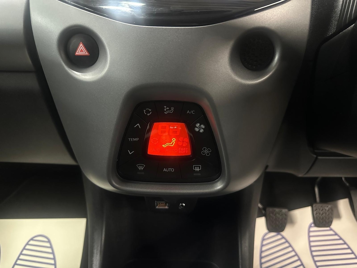 Used Toyota AYGO 2018 for sale - 76084377: Photo 16