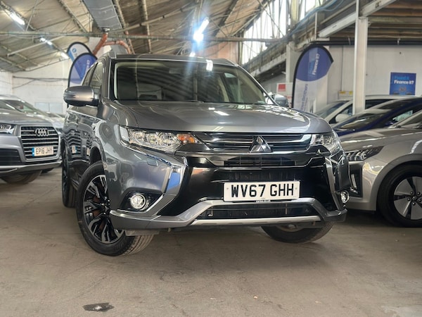 Used Mitsubishi Outlander 2017 for sale - 76295189: Photo 2