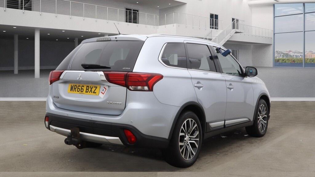 Used Mitsubishi Outlander 2016 for sale - 77598000: Photo 10