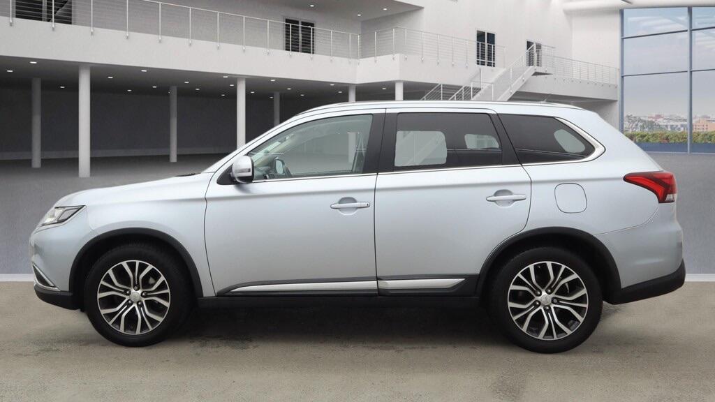 Used Mitsubishi Outlander 2016 for sale - 77598000: Photo 12