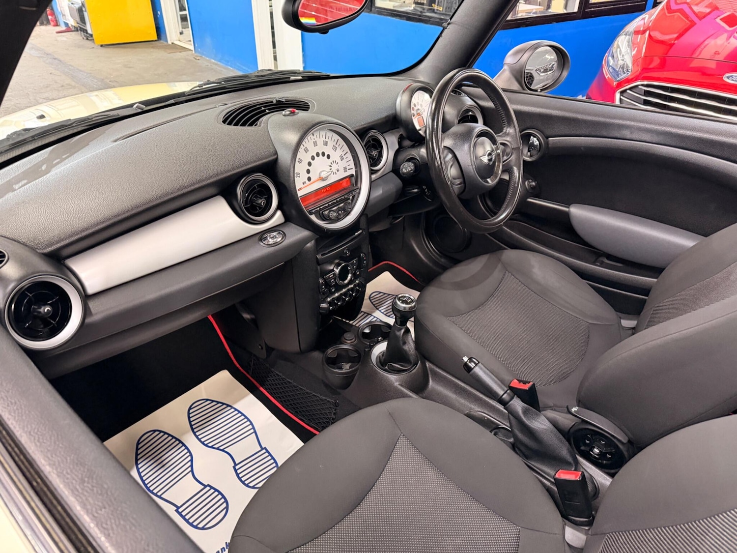 Used MINI Convertible 2011 for sale - 77854093: Photo 4