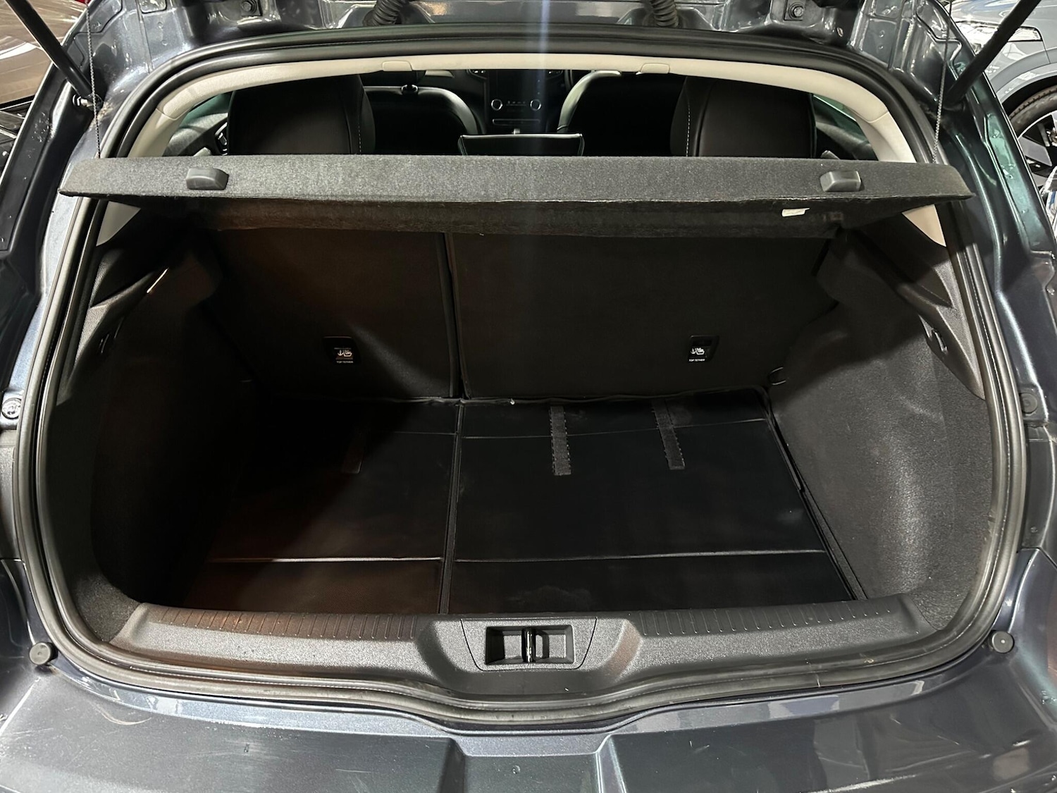 Used Renault Megane 2018 for sale - 77613007: Photo 37