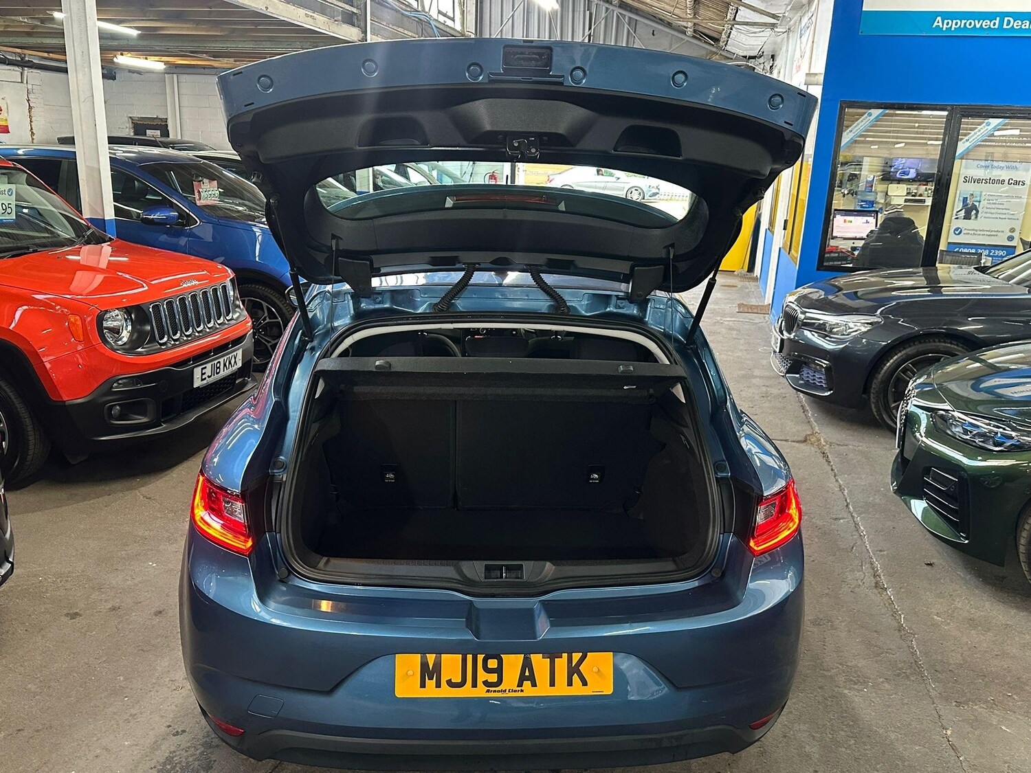 Used Renault Megane 2019 for sale - 76562133: Photo 26