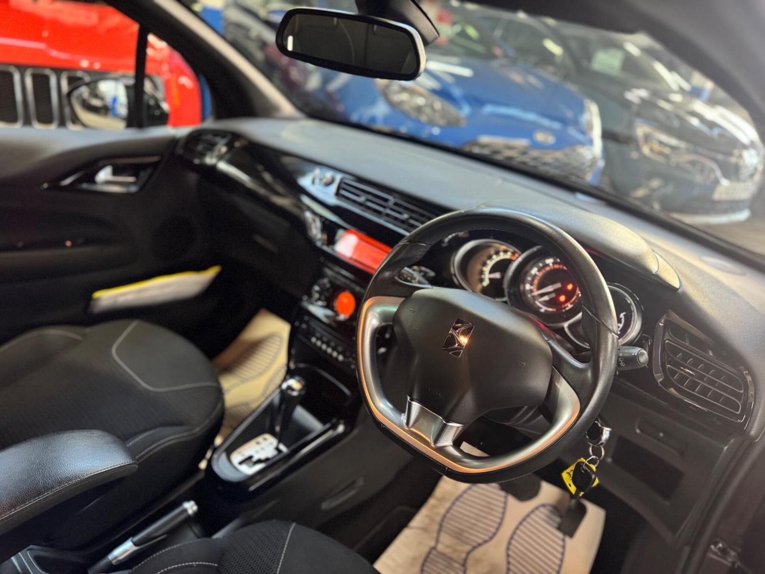 Used Citroen DS3 2015 for sale - 76658608: Photo 2