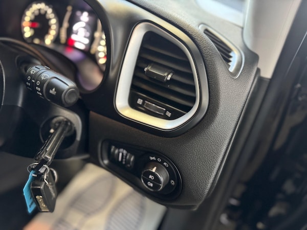 Used Jeep Renegade 2015 for sale - 76246546: Photo 35