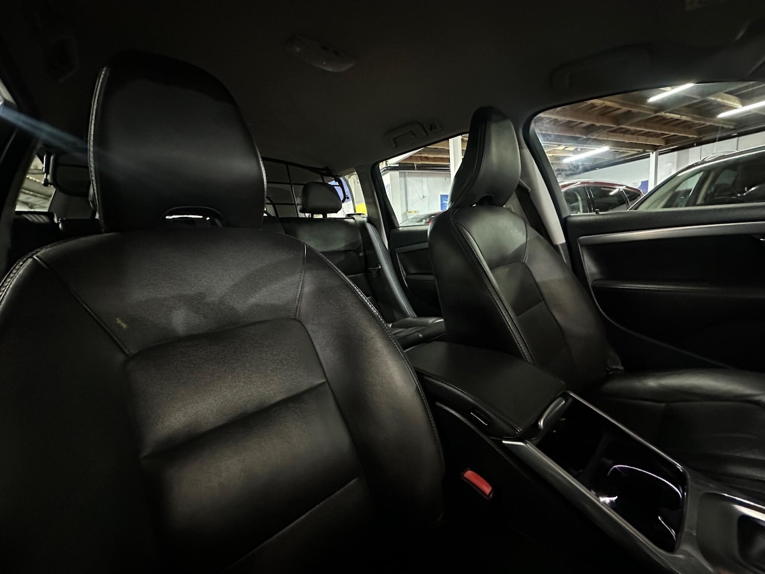 Used Volvo XC70 2015 for sale - 77290963: Photo 32