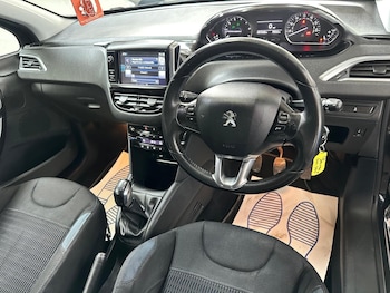 Used Peugeot 208 2015 for sale - 78622416: Photo