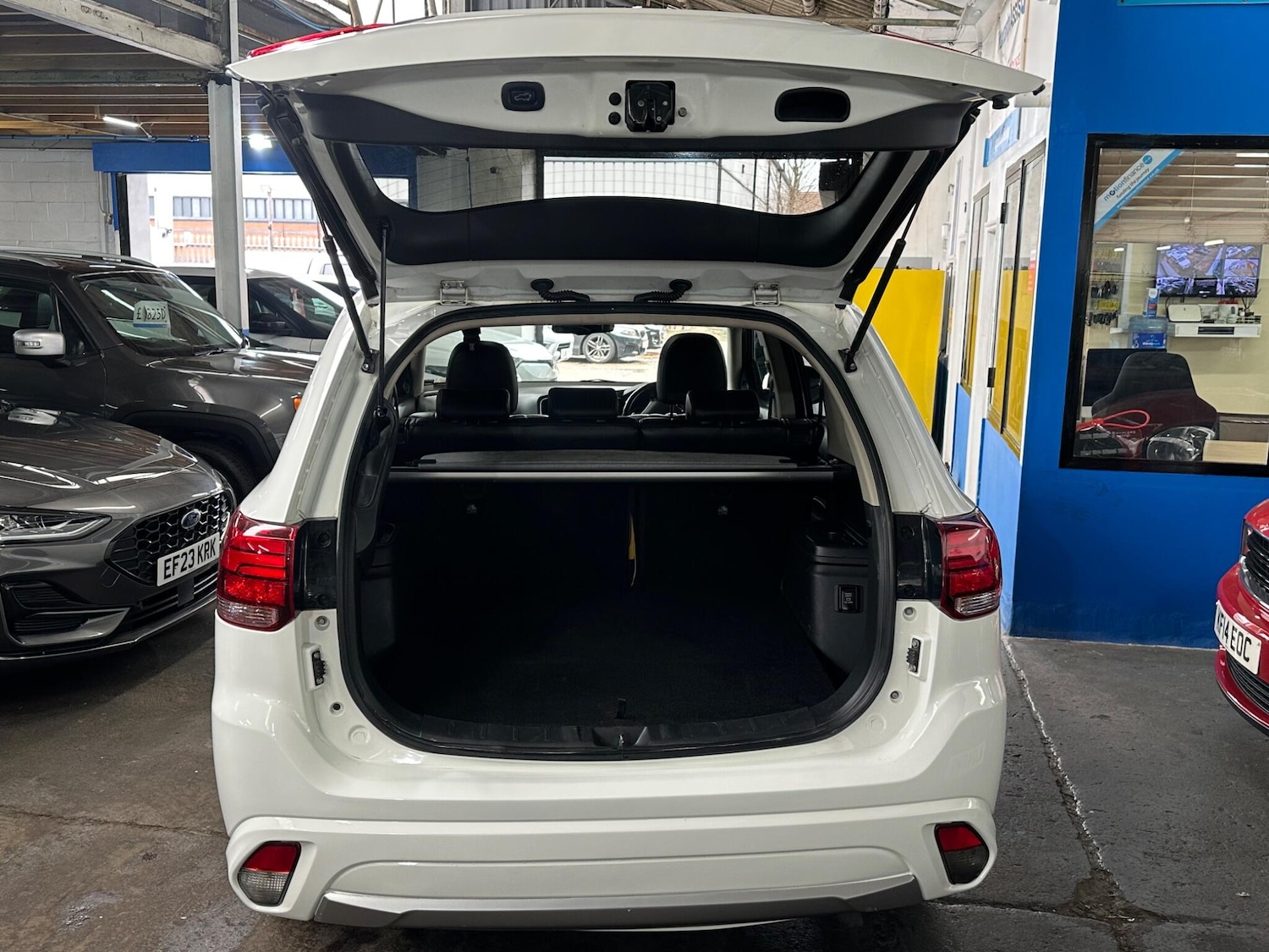 Used Mitsubishi Outlander 2017 for sale - 77695689: Photo 40