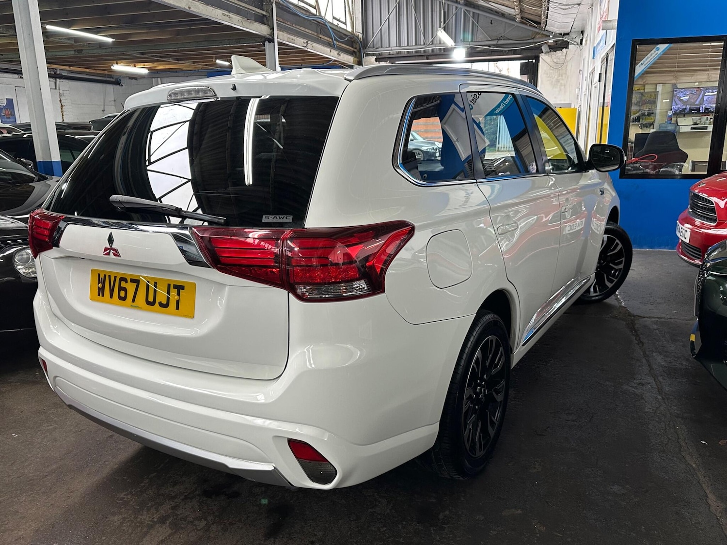 Used Mitsubishi Outlander 2017 for sale - 77695689: Photo 43