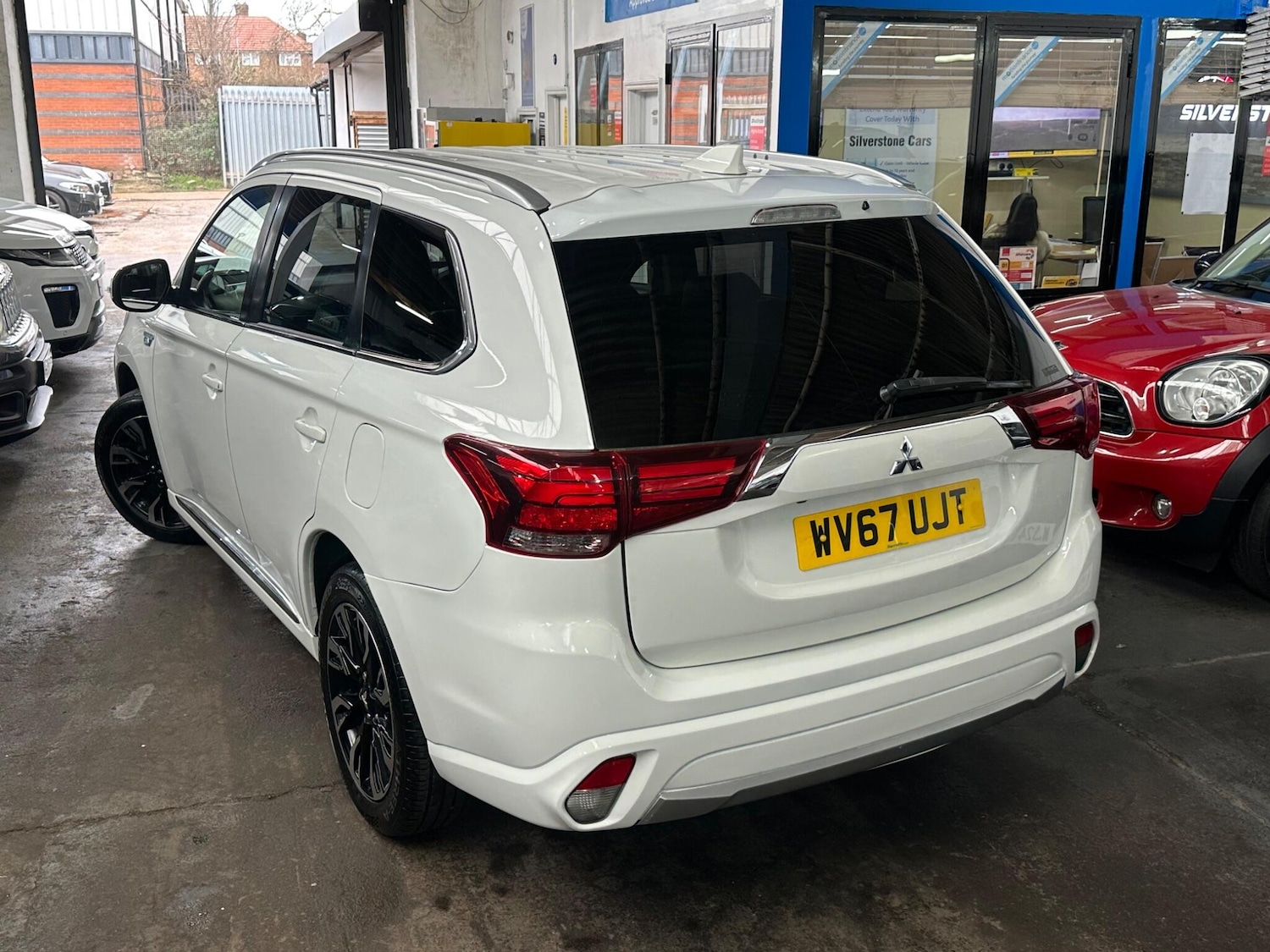 Used Mitsubishi Outlander 2017 for sale - 77695689: Photo 44