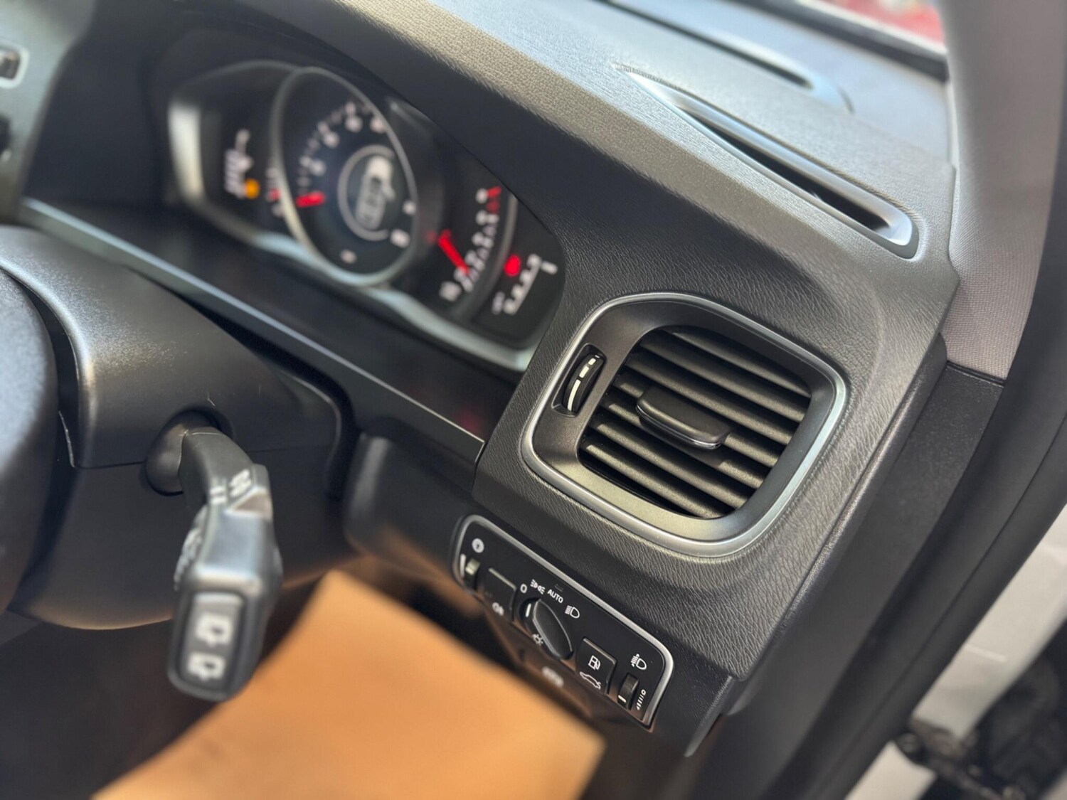 Used Volvo V60 2018 for sale - 78157777: Photo 40